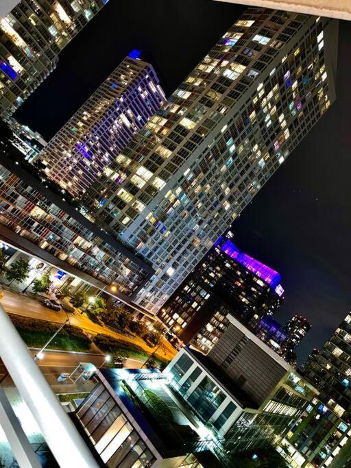 Luxurious Condo In The Center Of Downtown Toronto Exterior foto
